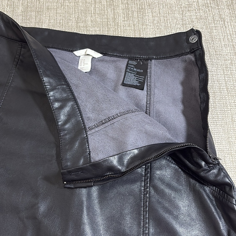 ⭐️ H&M Black Faux Leather Skirt - size 10 - Picture 5 of 9